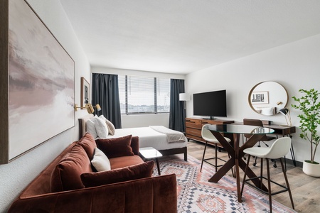 Whether you’re working or unwinding, this modern space has you covered.