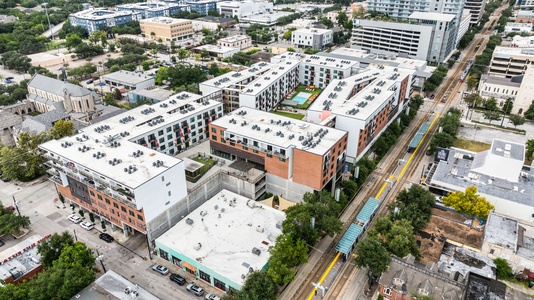 Lodgeur Midwotn is located at the Mid Main Lofts apartment community