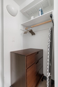 082-2828 Southwest Fwy-Houston Unit 420 10-25