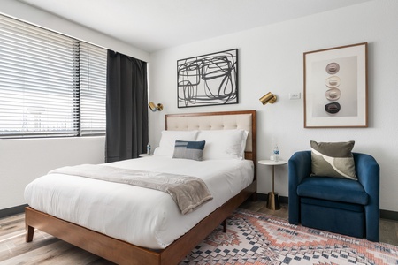 The Levy #0310 | Modern studio w/ pool | Upper Kirby