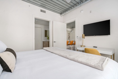 053-3550 Main-Houston-6127 0825