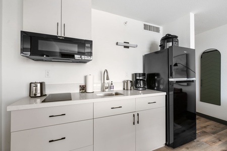 099-2828 Southwest Fwy-Houston Unit 421 10-25