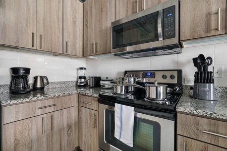 Create magic in this contemporary kitchen with all the necessary amenities.