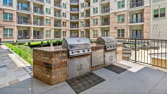 Lodgeur at Elan Med Center's outdoor kitchens