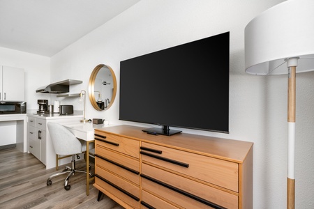 108-2828 Southwest Fwy-Houston Unit 425 10-25