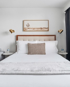 031-2828 Southwest Fwy-Houston Unit 411 10-25