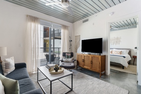 Mid Main Lofts #4227 | Gorgeous 1BR loft w/ patio | Midtown