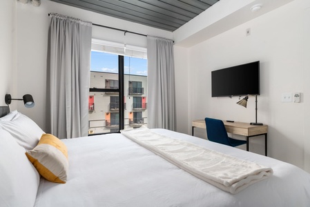 044-3550 Main-Houston-6127 0825