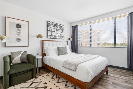 049-2828 Southwest Fwy-Houston Unit 419 10-25