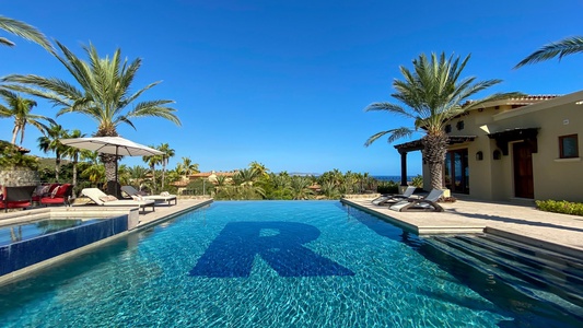 A skyline view from the infinity pool at Espiritu Casita 7 villa