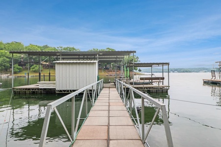 Large private dock. Swim platform~ high jump~ and tiki bar! The entire family will enjoy this large dock all day!