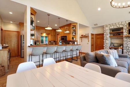 Dining Table right off Kitchen