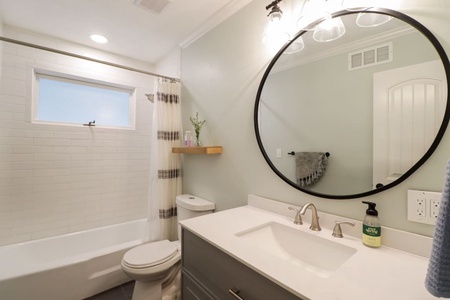 Full bathroom upstairs- Shower/tub combo