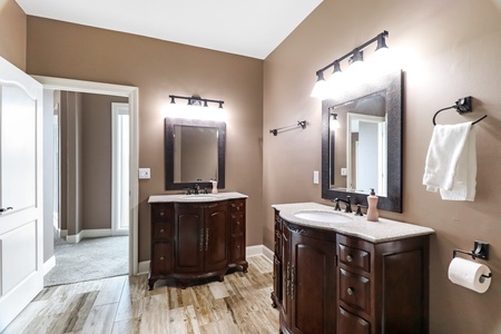 Attached Master Bathroom