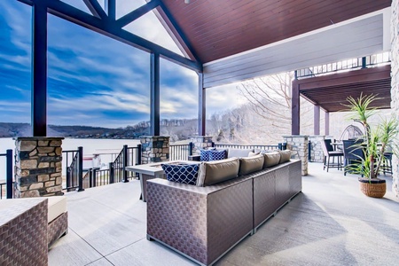 Outdoor Patio with amazing view of the lake- Quiet area for the entire family to enjoy