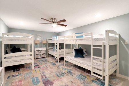 The Bunk room- 6 twin bed