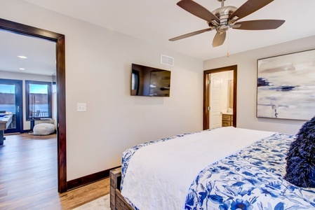 Room 6: King bed with private bathroom and walk in shower.  42inch TV with cable and capable of streaming your favorite shows.