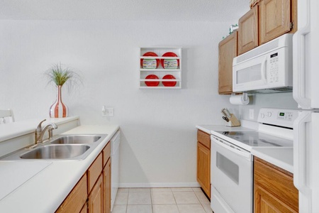 Kitchen- fully stocked