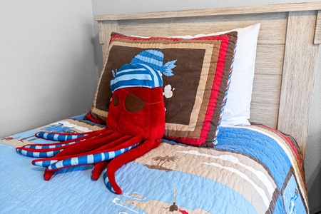 Your child will drift off to dreams of ocean adventures in this charming pirate-themed bedroom, complete with a cuddly octopus friend.