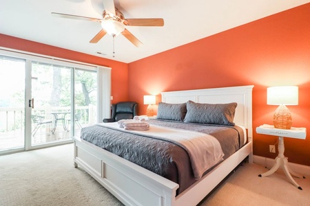 King bed with view of the lake.