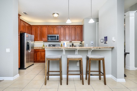 Breakfast Bar and Kitchen