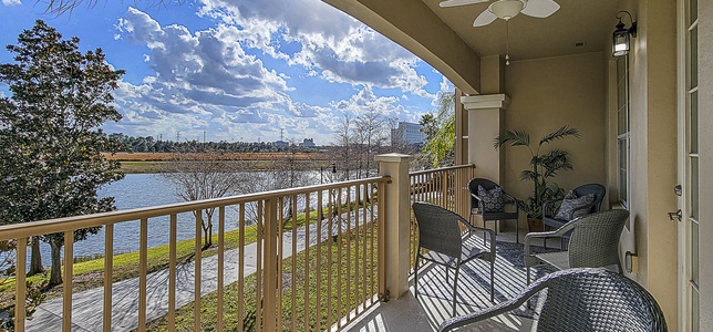Private Balcony with Lakeview