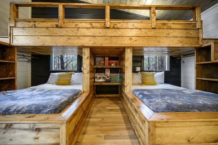 Two sets of twin-over-full bunk beds comfortably sleeps 4-6 guests