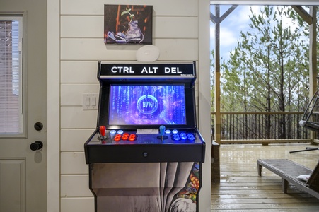 Arcade game with optional head-to-head mode