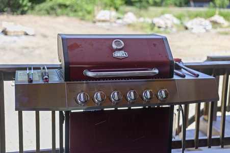 Gas grill for delicious meats and veggies