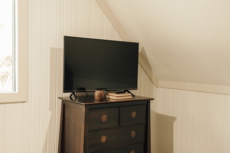 Dresser and Smart HDTV in upstairs bunk space