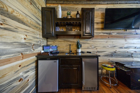 Wet bar with mini fridge and ice maker