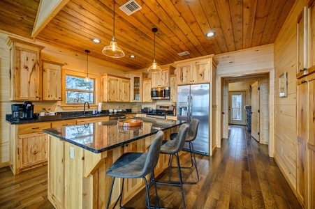 Spacious kitchen with seating for 3 at breakfast bar