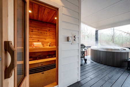 One of the very few cabins with a full-size steam sauna