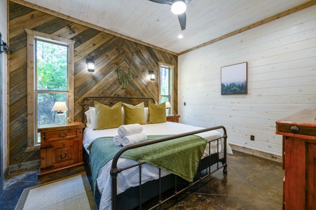 "Jameson" Suite - Downstairs (sleeps 2)