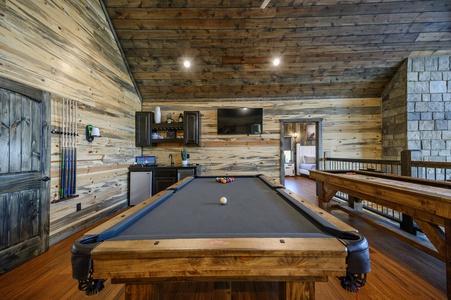 Pool table and Smart HDTV in the game room