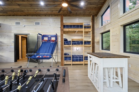 Upstairs bunk/game room (sleeps 6)