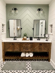 Double vanity in the master bathroom