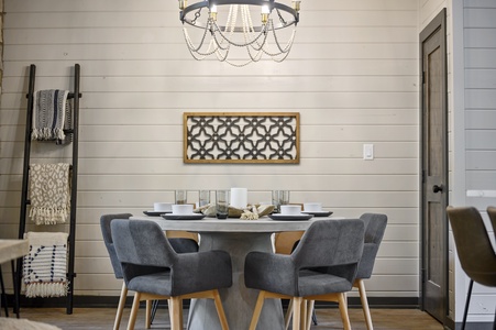 Dining table seats 4