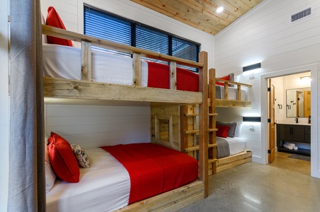 Bunk room (sleeps 6)