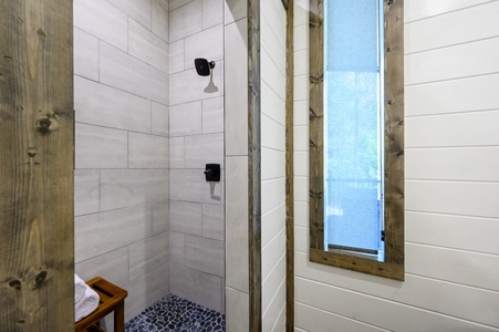 Walk-in shower with dual shower heads