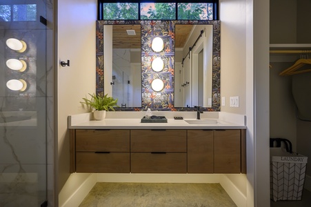 Master bathroom #2...can you spot the lemurs?