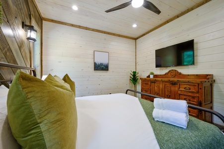 "Jameson" Suite - Downstairs (sleeps 2)