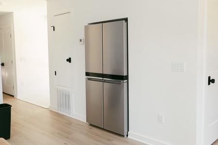 Full-size refrigerator and freezer