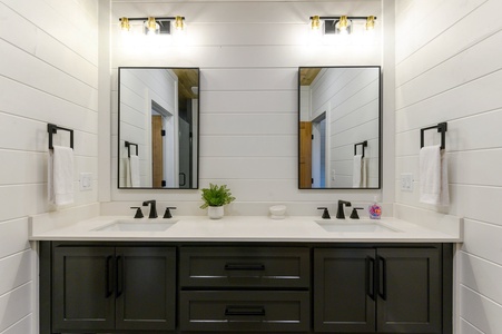 Master bathroom #1