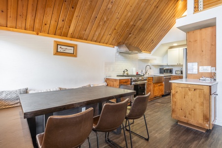 Chalet 19 dining