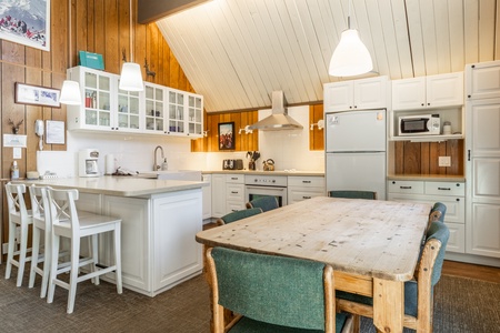 Chalet 22 kitching dining