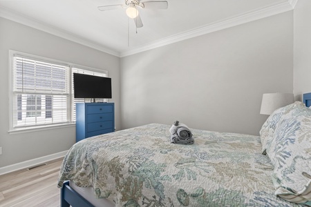 Bedroom 2: Queen bed, shared bathroom, 2nd floor
