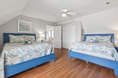 7th Bedroom: 2 Double beds, 4th floor