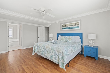 Bedroom 3: King bed, private bathroom, 3rd floor