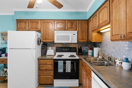 Full Kitchen for all your cooking needs